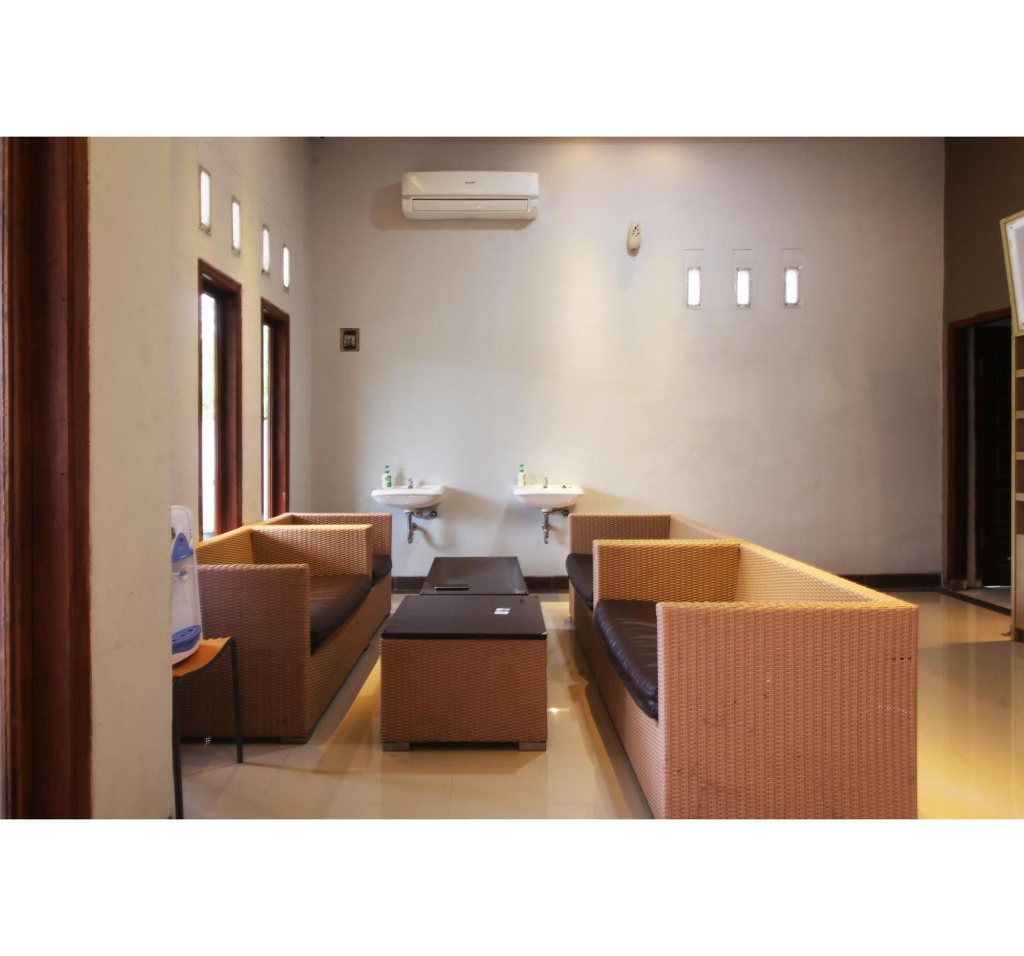 Oyo Life 2273 Pratama Homestay Bandar Lampung Eksteriør bilde